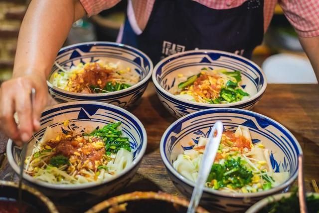  星球|一夜爆红上榜孤独星球！这个古城美食不输成都，景区免费高铁直达