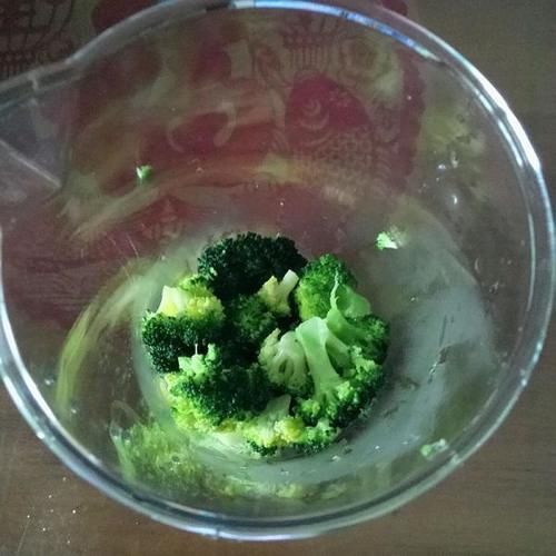  步骤|西兰花泥，西兰花含有大量钙铁钾锰锌，维生素等物质，营养丰富