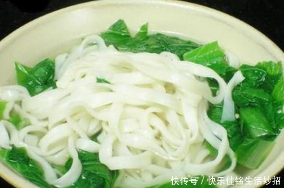 煮出来的面|煮面条什么时候放盐很关键,这样煮出的面条劲道又爽滑