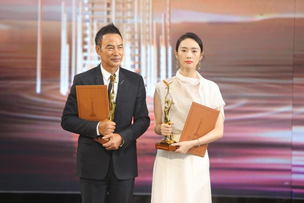 同行|任达华童瑶拿下视帝视后发文 感谢家人致敬同行