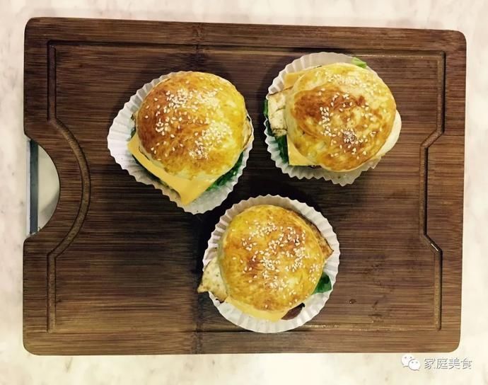 沙拉|芝士沙拉香肠蛋汉堡，自己动手做的汉堡包，吃起来特别香