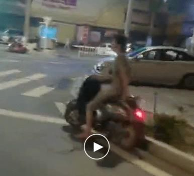 斗门|监控曝光！斗门这个靓仔半夜开电动车在网吧门口偷外卖，结果