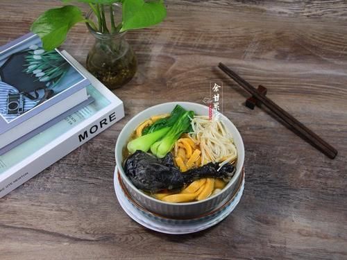  南瓜|秋天，南瓜正香甜，做成这早餐，热乎乎上桌，鲜甜味美，管饱