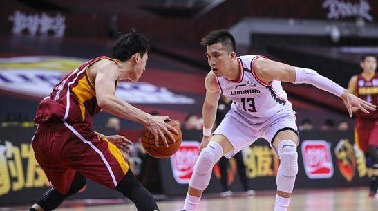 得分纪录|CBA库里疯狂48+9三分破纪录，却倒在郭少面前，2球教他何为第一卫