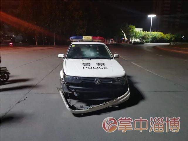  黑色|22时49分，一辆黑色奥迪轿车闯卡撞警车……