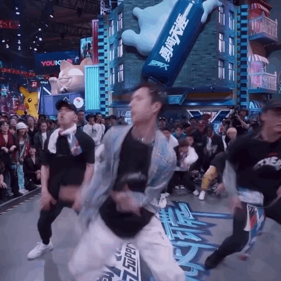 王嘉尔|王一博玩疯了!街舞选手:我听到王一博膝盖落地撞击声,真替他疼