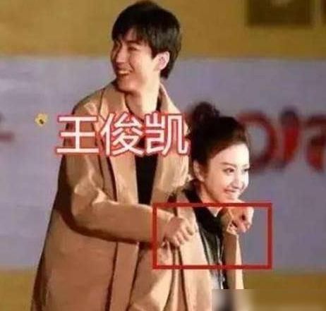  张艺兴|男星绅士手：蔡徐坤二指禅，张艺兴拘谨手，都败给了千玺的兰花指