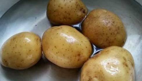  学会|才知道保存土豆有技巧，学会这么做，土豆放一年也不发芽不腐烂！