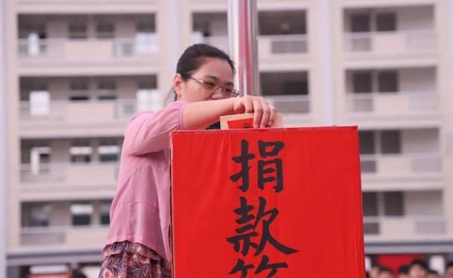  募捐活动|环江这所高中为被截肢的10岁小女孩做了这事