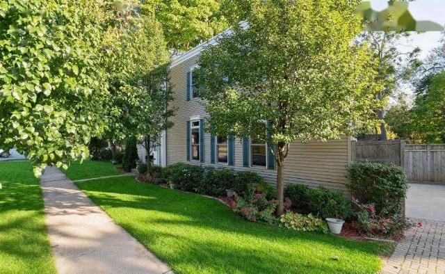  房爆|闪瞎眼：宽度不到1米的纸片房爆红全网！网友：真的能住人？