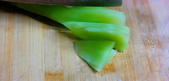 金针菇|大厨教你莴笋金针菇做法,越吃越上瘾,简单清淡,适合家常