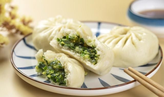  担心|韭菜鸡蛋包子家常做法，独享美味，不用担心口气问题啦