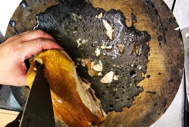  做法|买了很多年，现在才知道，熏鸡做法超简单，在家做干净又放心