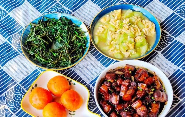 今日|今日午餐，一个红烧肉，一个丝瓜炒蛋，一个空心菜，用时40分钟