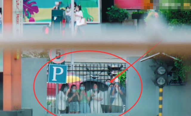  人品|赵丽颖录《中餐厅》, 路透就她粉丝多, 而当快下雨时, 她的做法暴露人品