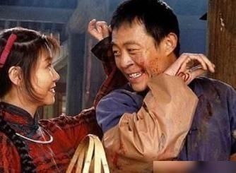 初恋|嫁给“小白脸”初恋,但别无选择,只能吃萨日娜的“软饭”六年