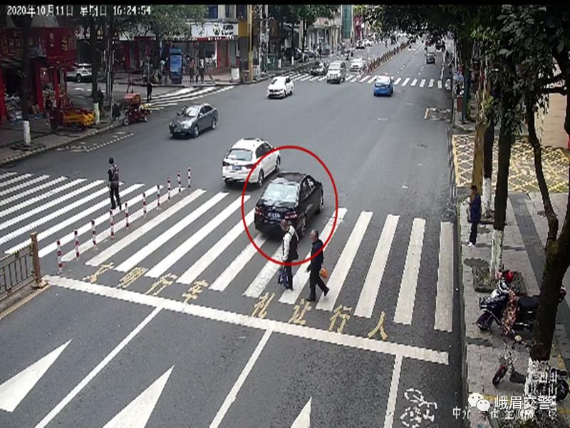行人|开车不礼让斑马线行人？峨眉交警已经盯上你了！