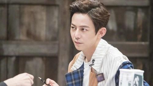  众人|节目当中为何总是何炅开车？知道原因后，众人心头一紧！