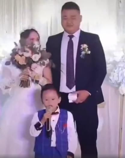 男孩|4岁男孩在妈妈婚礼上“警告”新郎：若你敢欺负她，我长大收拾你