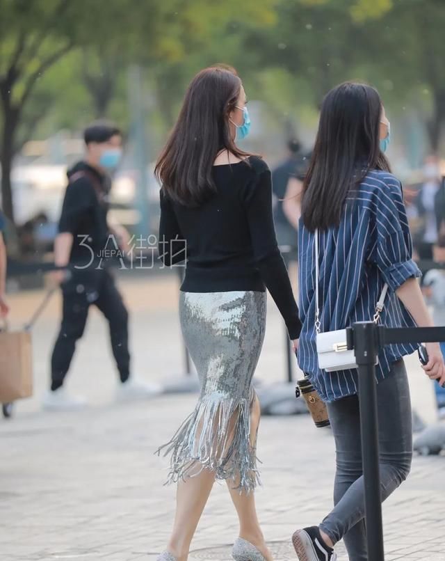 穿衣|街拍：掌握穿衣法则，低调搭配也能得到满分的造型！