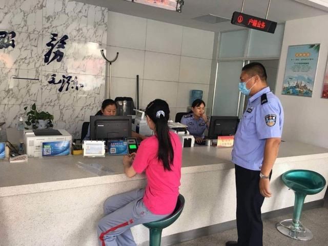 小徐|潍坊诸城:考生遗失身份证,开考前30分钟民警快速办出临时证件