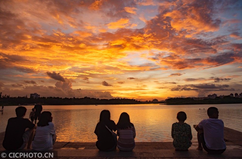  霞光|海南琼海：久旱逢甘霖 雨后霞光美