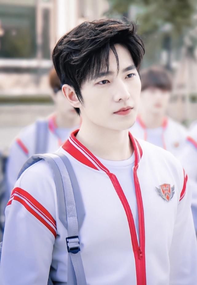  吸毒|杨颖手指骨折，杨洋吸毒气留后遗症，看似轻松的综艺也有风险