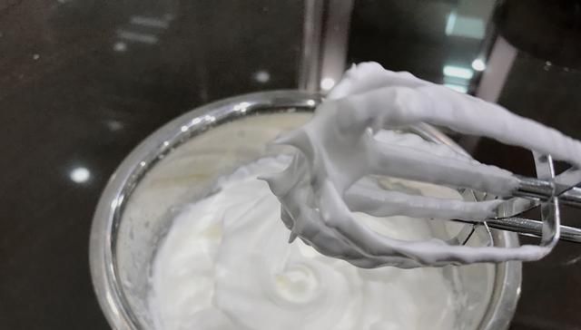  软嫩|做电饭锅蛋糕，不需要加酵母，一样可以做出鲜香、软嫩的蛋糕