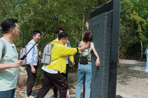  没整|郑恺按压baby的脸，看到她的补救方法，网友：整没整太明显！