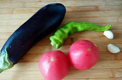  去皮|家常菜西红柿烧茄子，建议西红柿要去皮，更入味才好吃