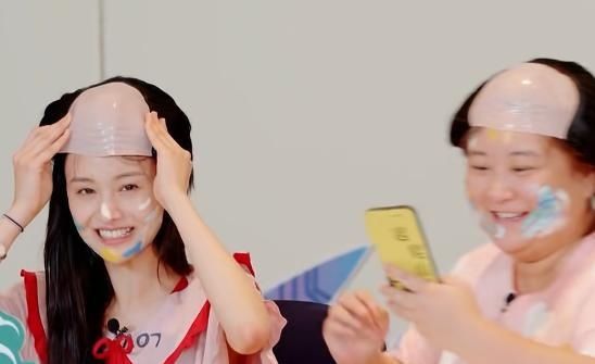  秃头|同样是秃头假发，贾玲杨迪看不下去，看到郑爽，原谅我想多看几眼