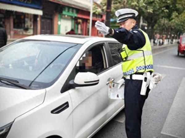 眉山公安交警直属二大队圆满完成春节期间道路交通安保工作