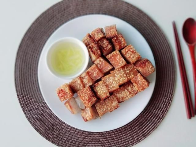 脆皮烧肉|五花肉这吃法太香了,酥脆不油腻,我家经常做,一次5斤不够吃