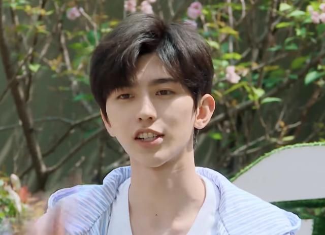  奔跑|蔡徐坤真是超级可爱，奔跑吧第四季，老综艺节目已经萌生