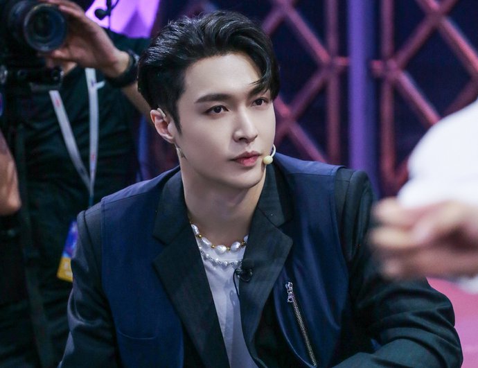 故意|《街舞3》空降神秘嘉宾,对方来头太大,张艺兴故意使坏该挨打?