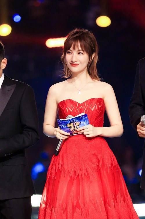  姐姐|吴昕回忆妈妈下岗蹲地上哭，抹泪哭诉：我必须要努力让家里条件变好