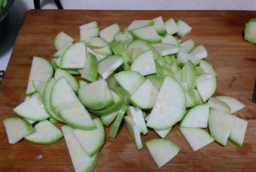  西葫芦|小暑过后，宁可少吃猪肉，也要多吃此菜，钙质是牛奶3倍，越吃越瘦