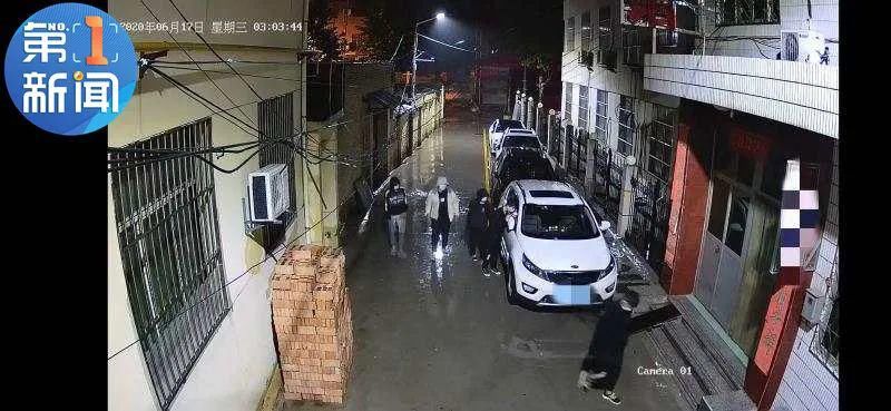 现金|一天内多辆车窗玻璃被撬开,5万多现金被盗!抓到人后太意外了……