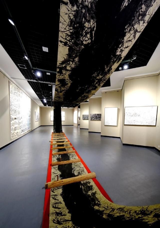  沉寂|沉寂半年，曾翔又办“书法展”，这次比“吼书”更另类