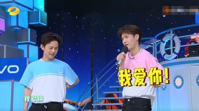  没事|张艺兴上《快本》太受捧游戏比拼何炅放水，别人被捉弄他全没事