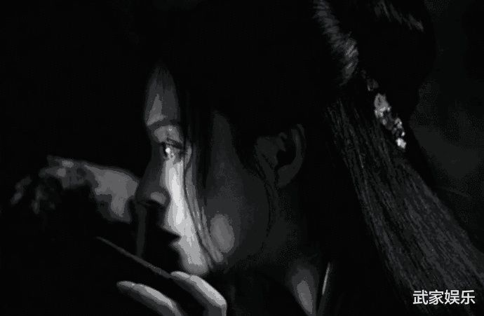  惊恐|《影》中小艾一瞥，能看出她的惊恐，看到了什么景象？