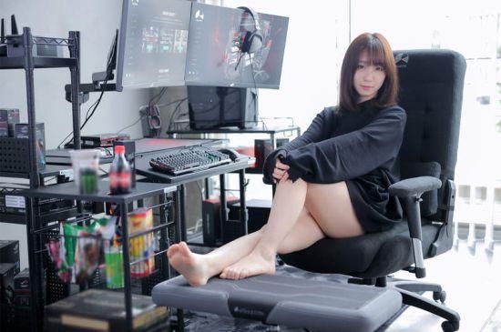  伊织|日本COSER伊织萌拍摄电竞椅代言美照 女孩子打游戏也超猛