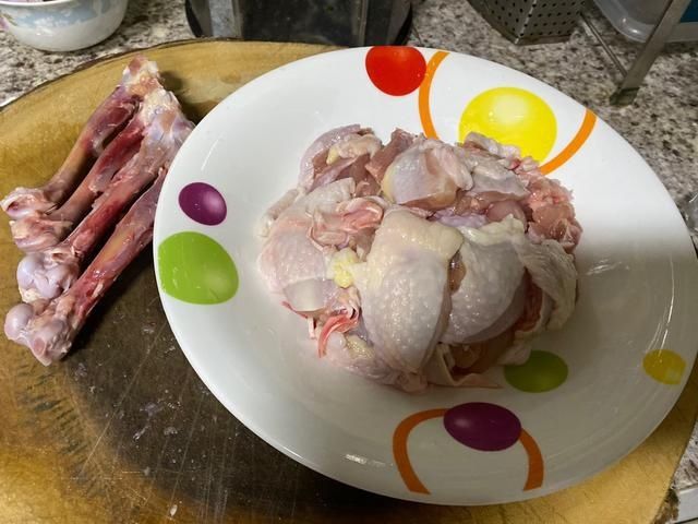 大人|砂锅三杯鸡这样做,大人孩子都爱吃!