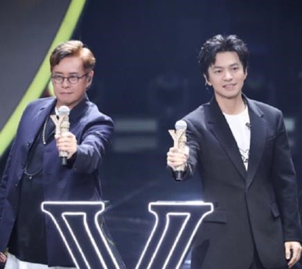  李克勤|《我们的歌》谭咏麟邀李健组新左麟右李，李健回应给足李克勤面子