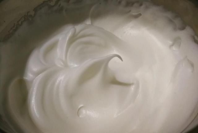  电饭煲|没有烤箱也能做蛋糕，一口电饭煲，不用水不用油，搅搅就出锅