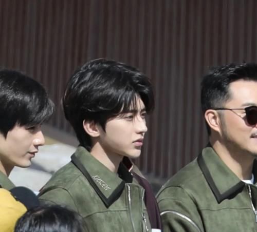  节目|蔡徐坤又被曝路透，两大男神同场他最耀眼！一看拍摄实情：站姐太拼了