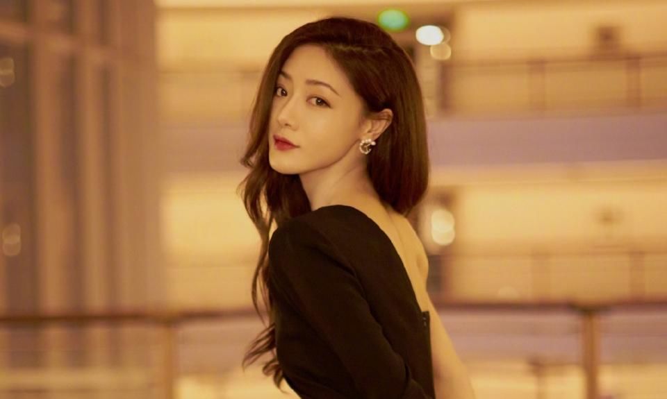  悬疑剧|《以家人之名》刚播，张新成携悬疑剧来袭，得知女主：不追不行！