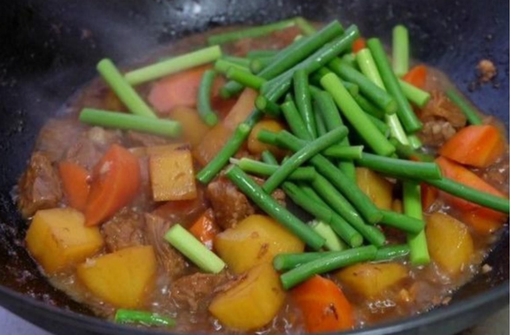  加点|牛肉加点马铃薯，健康又美味，超级下饭的硬菜