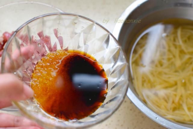  开胃|三伏天没食欲，试试这道菜，酸香开胃，比鱼香肉丝还抢手