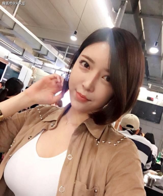  真实|搞笑GIF趣图：妹子这么漂亮，怎么一拍视频就暴露真实性格了呢？